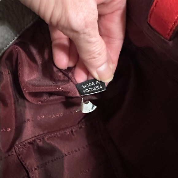 MARC BY MARC JACOBS maroon colorblock pebbled leather The T Tote purse - Picture 11 of 15